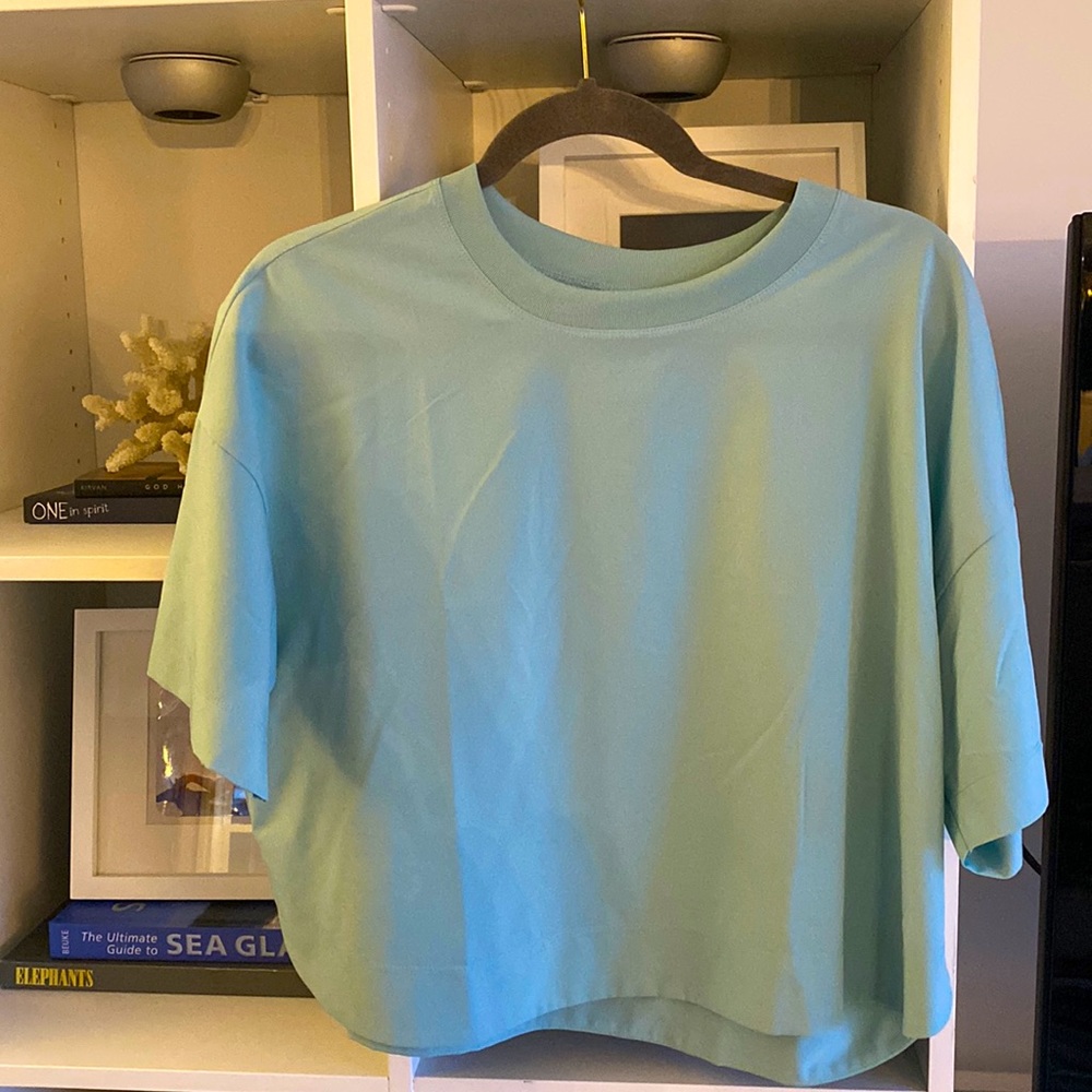 Cropped Athletic Shirt